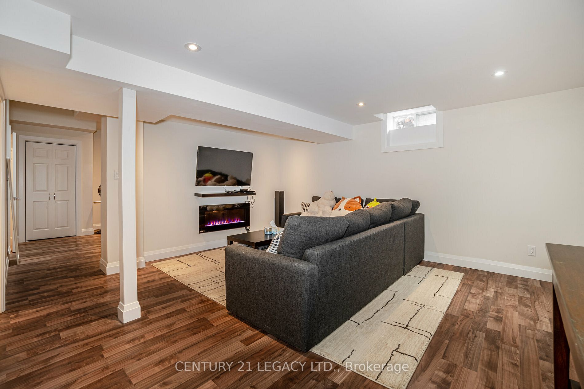 327 Hersey Cres