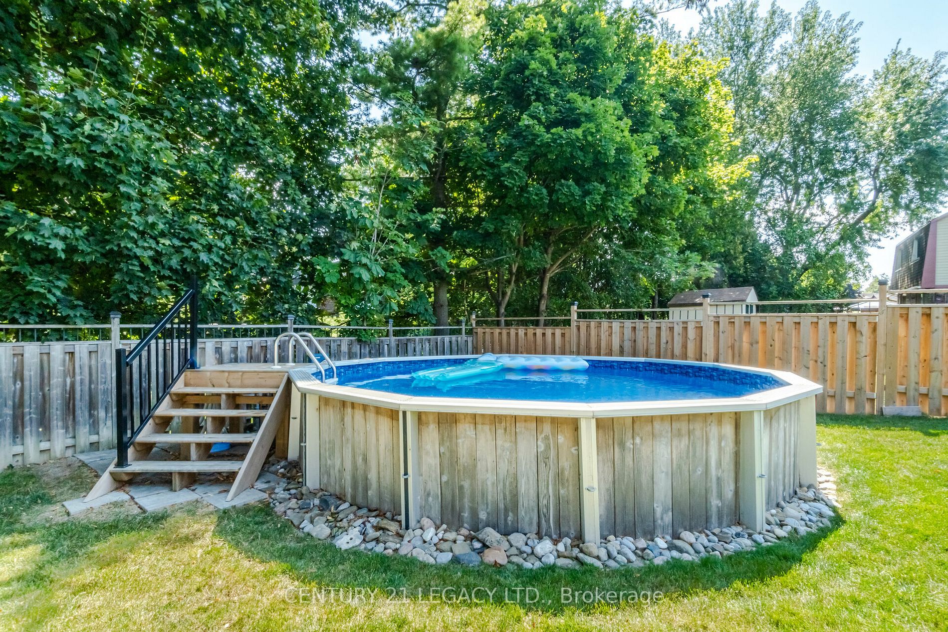 327 Hersey Cres
