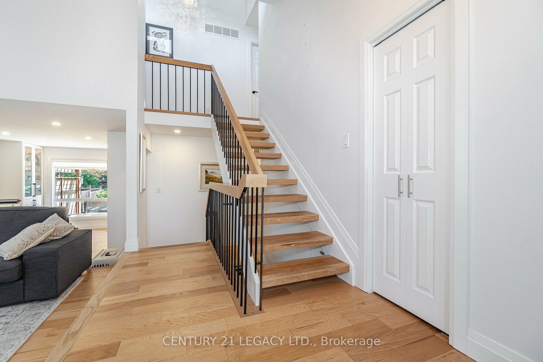 327 Hersey Cres