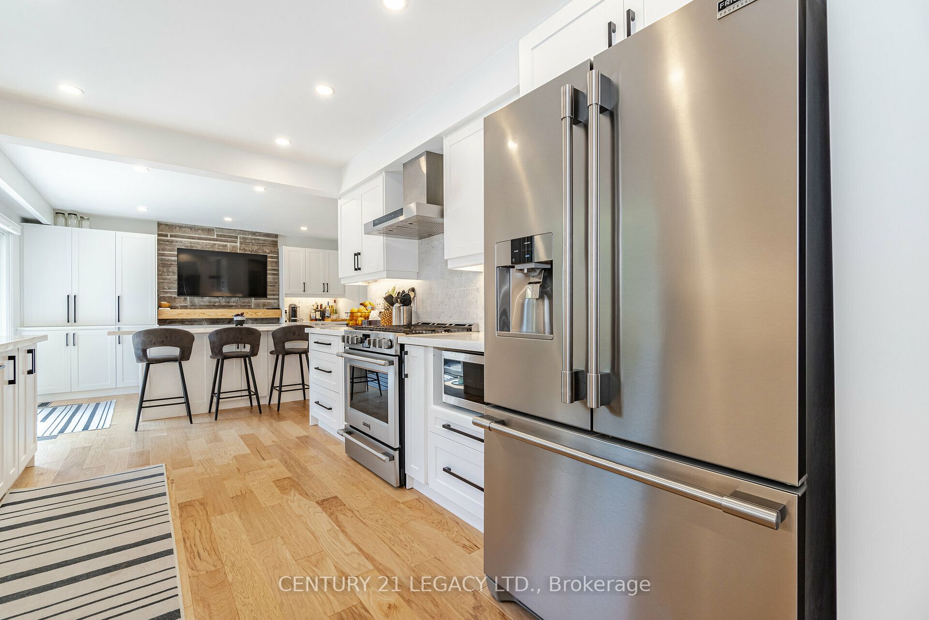 327 Hersey Cres