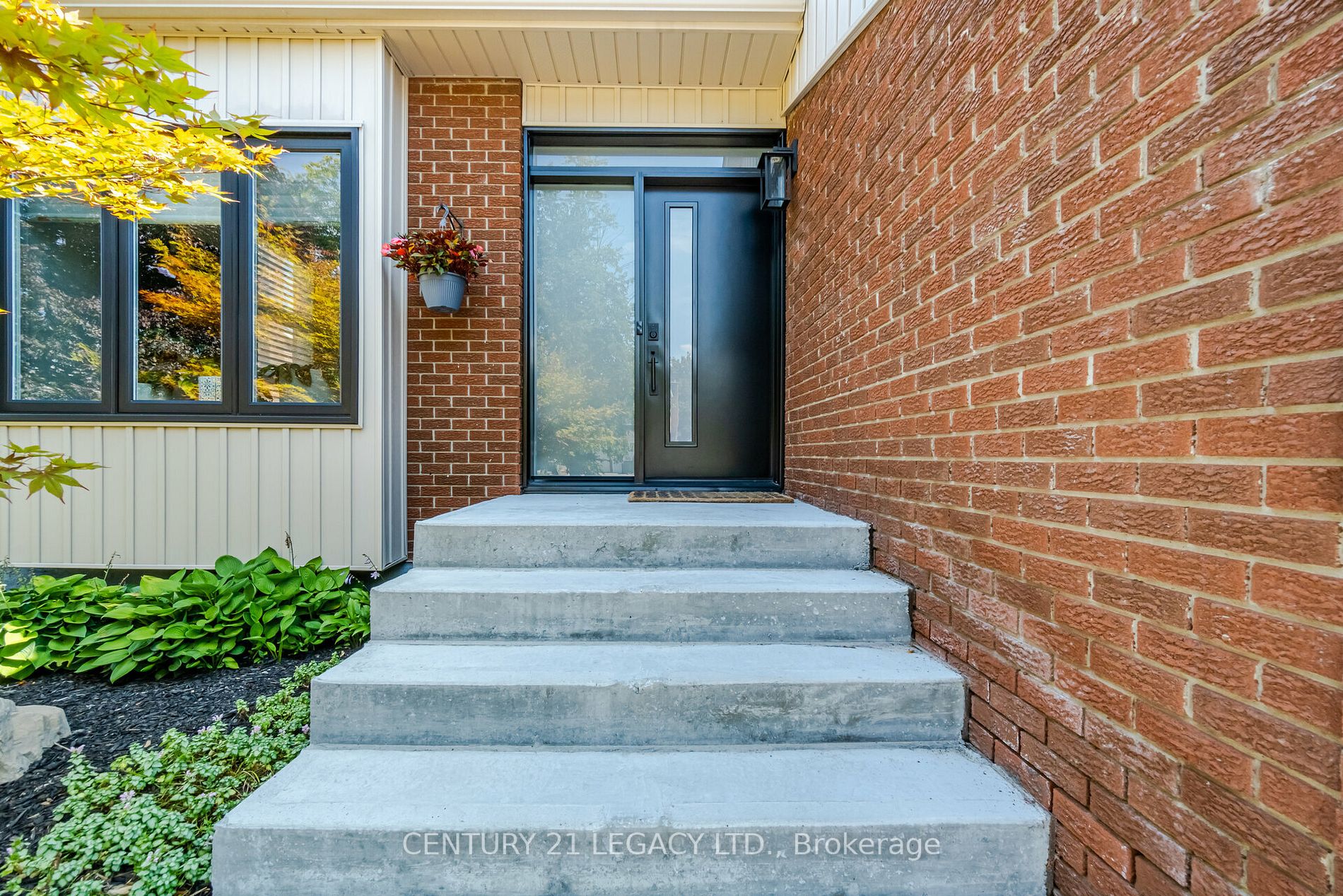 327 Hersey Cres