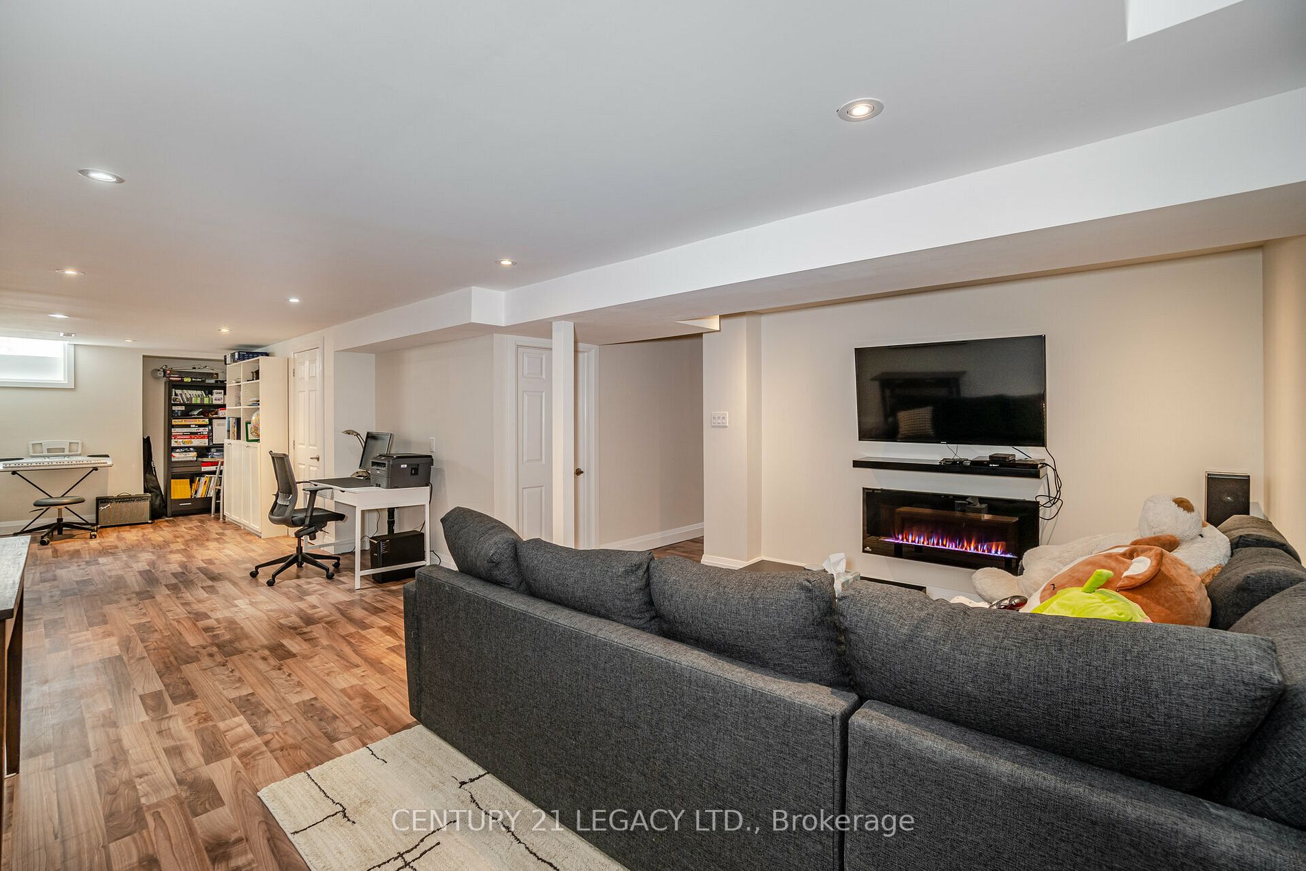 327 Hersey Cres