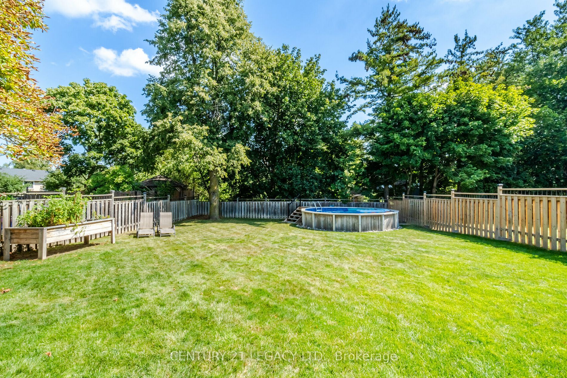 327 Hersey Cres