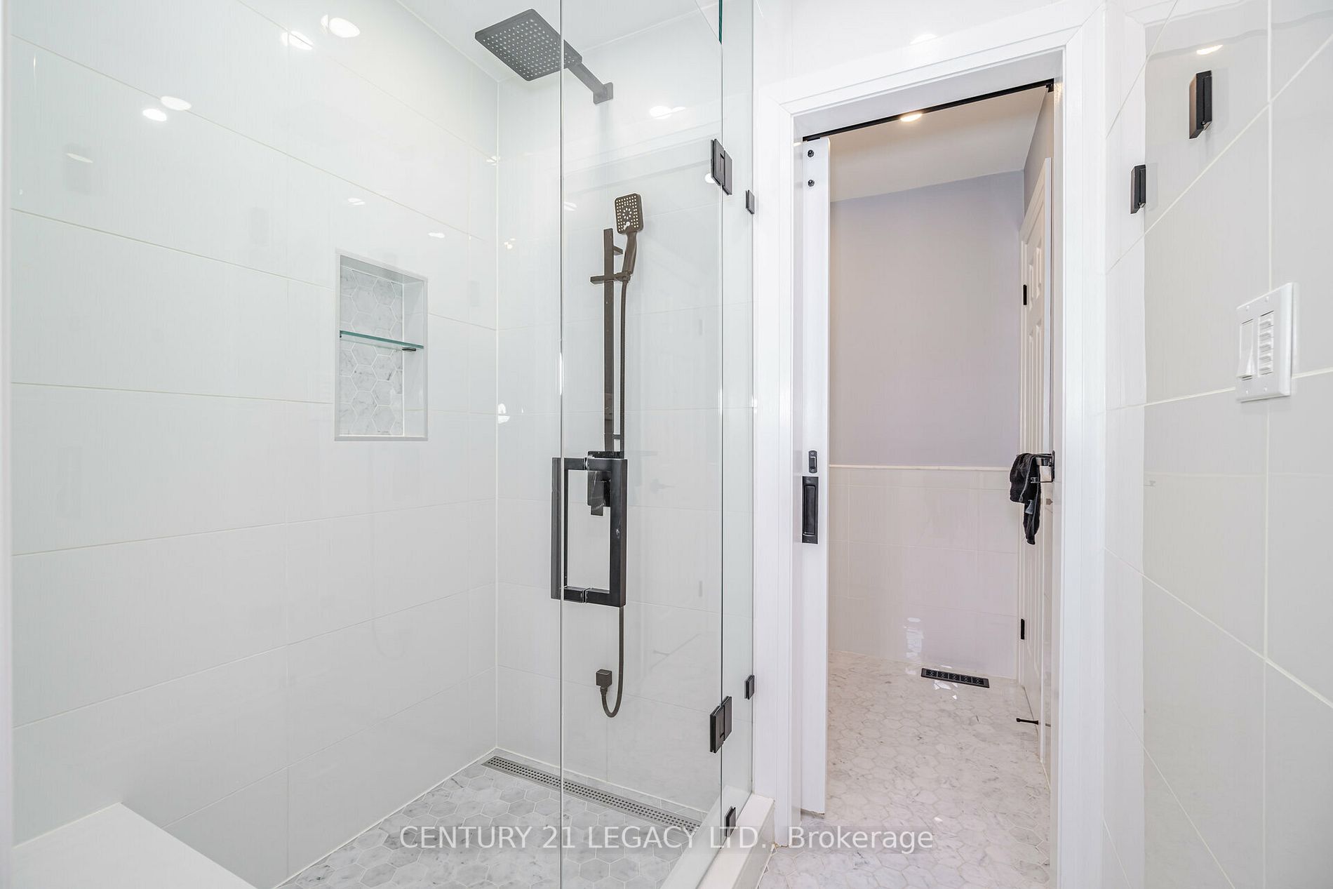 327 Hersey Cres