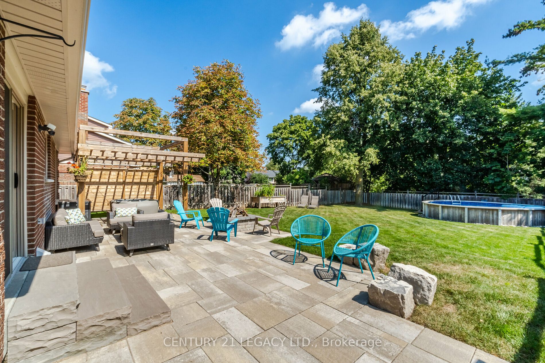 327 Hersey Cres