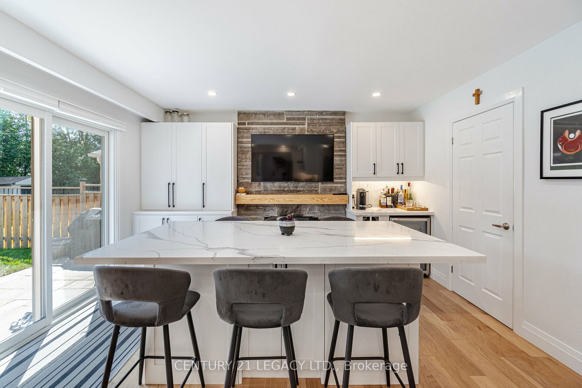 327 Hersey Cres