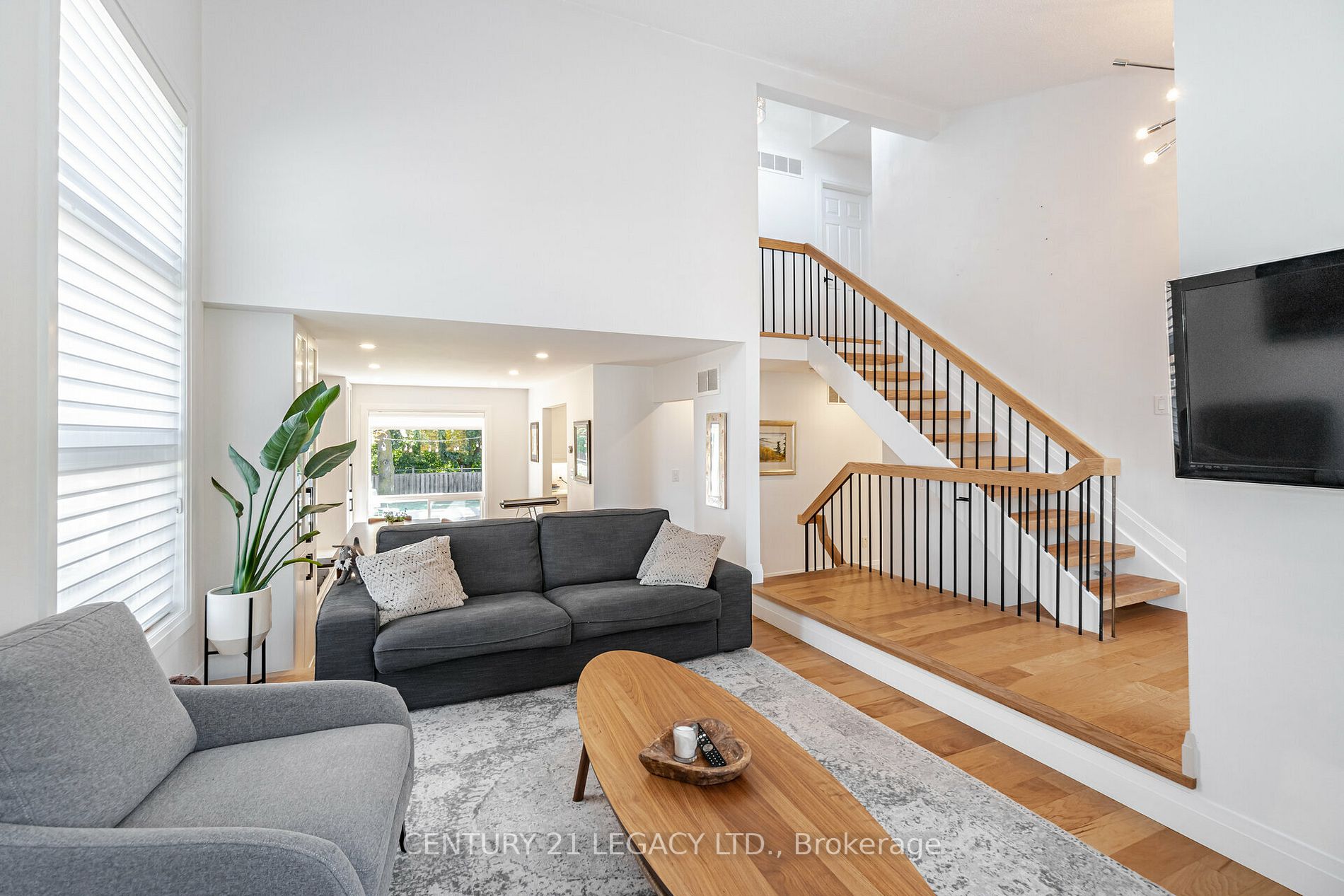 327 Hersey Cres