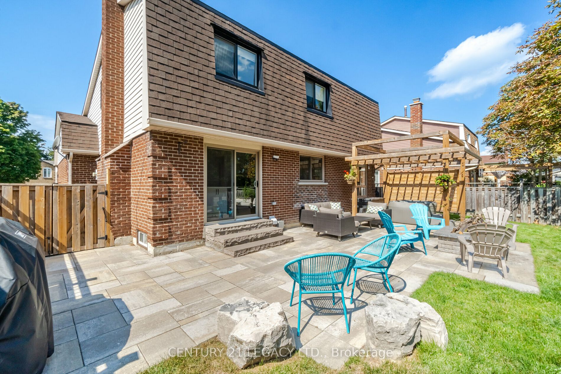327 Hersey Cres