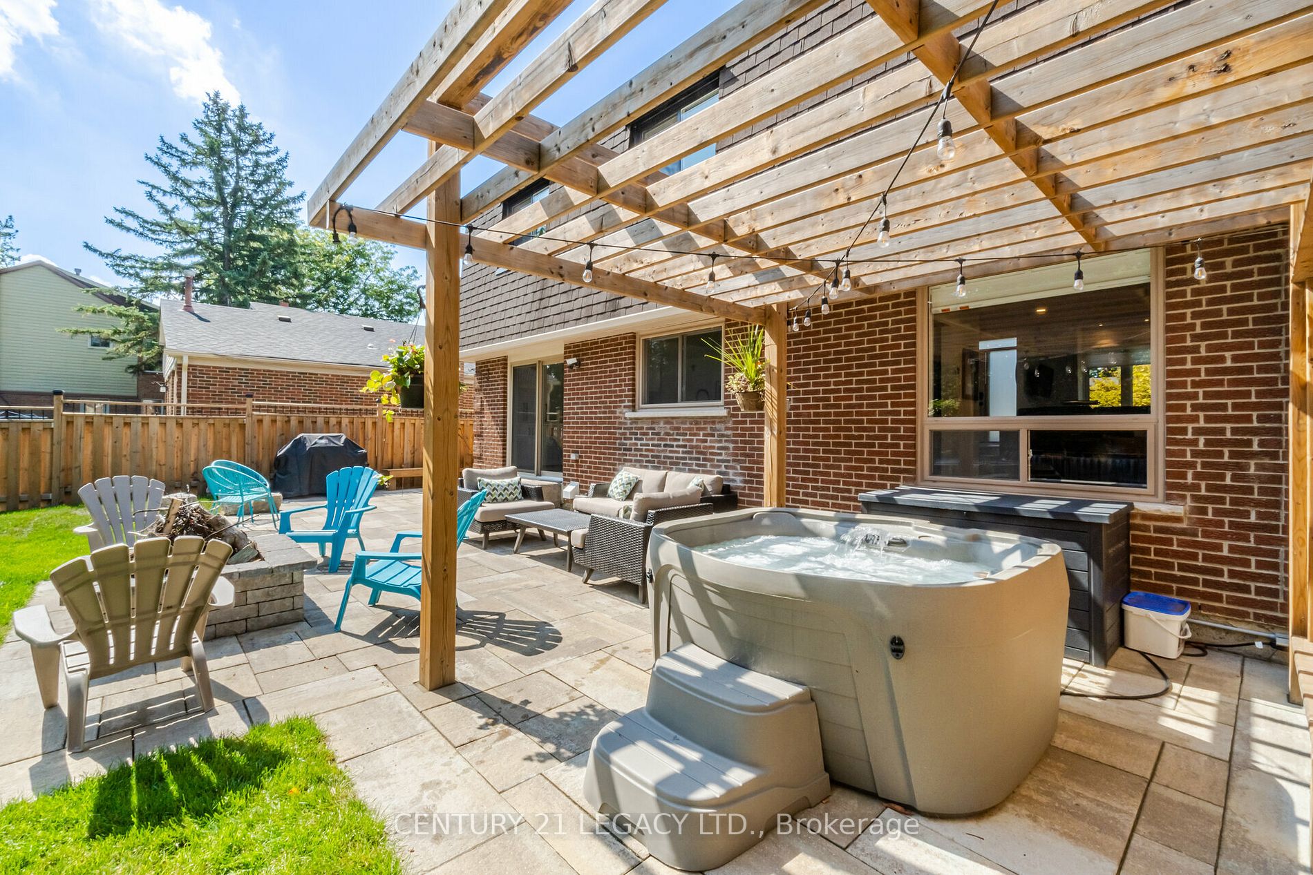 327 Hersey Cres
