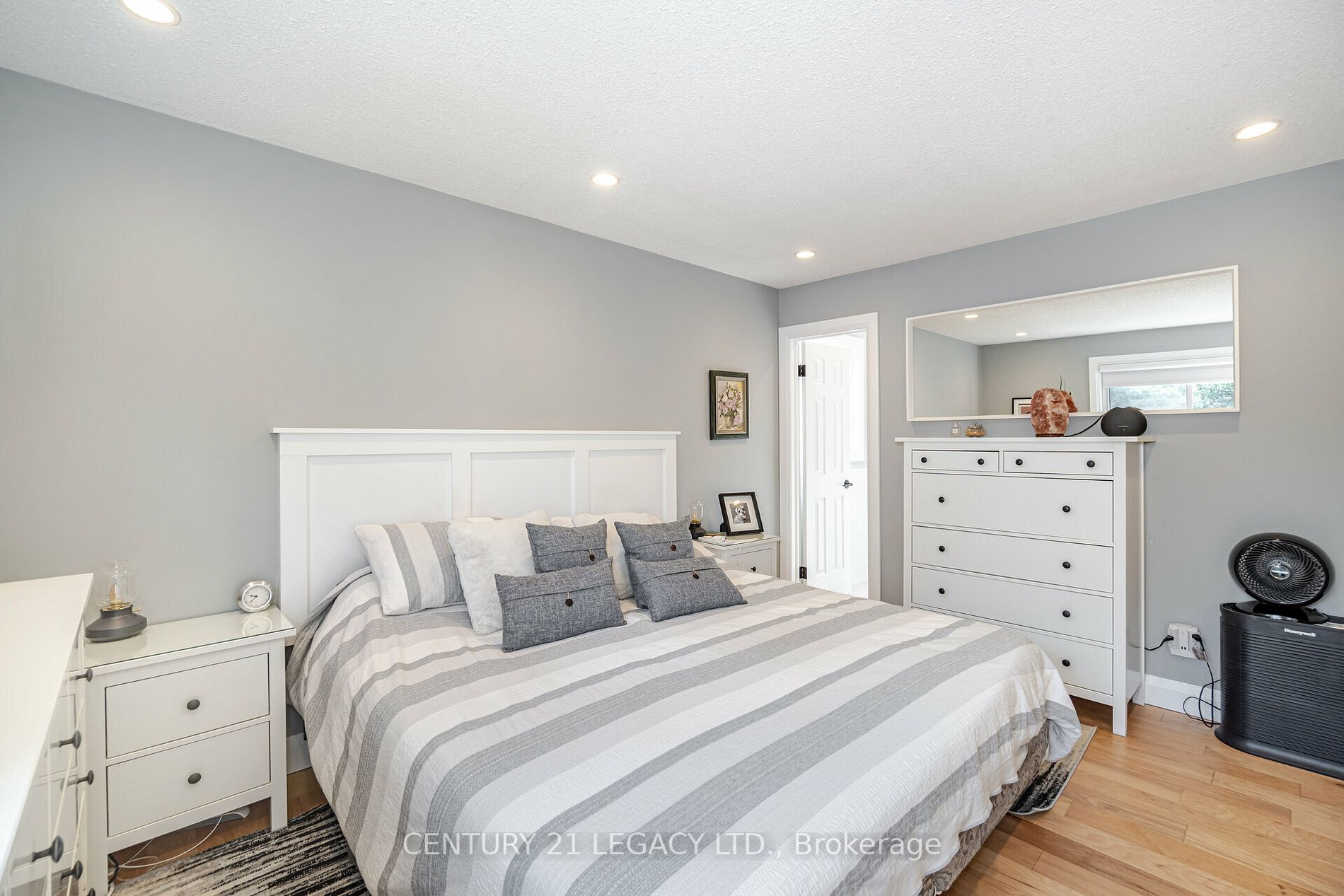 327 Hersey Cres