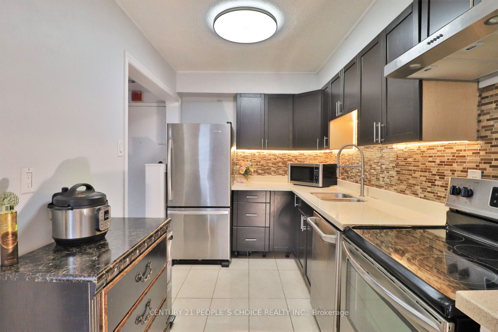 2121 Roche Crt, #302