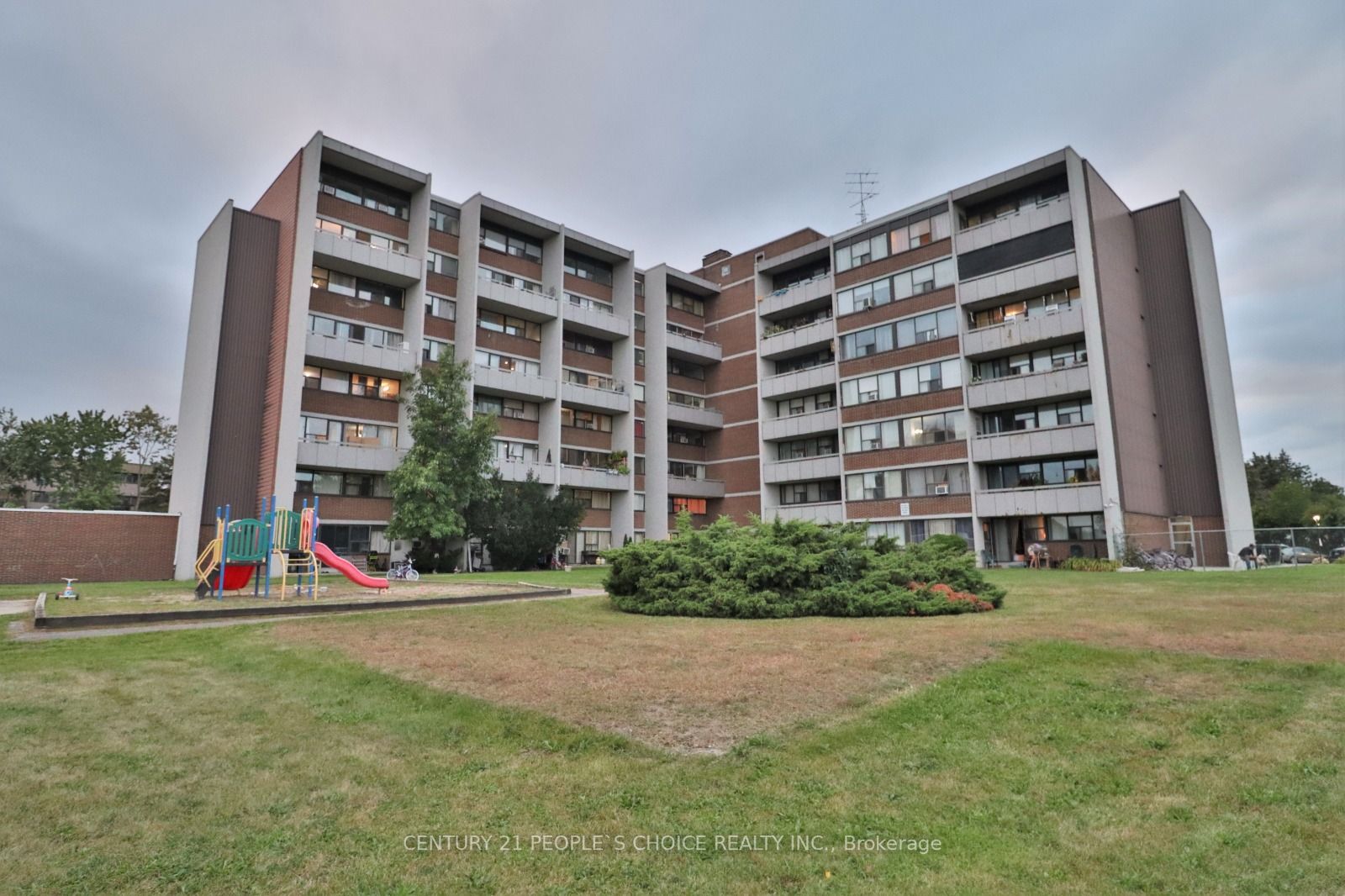 2121 Roche Crt, #302