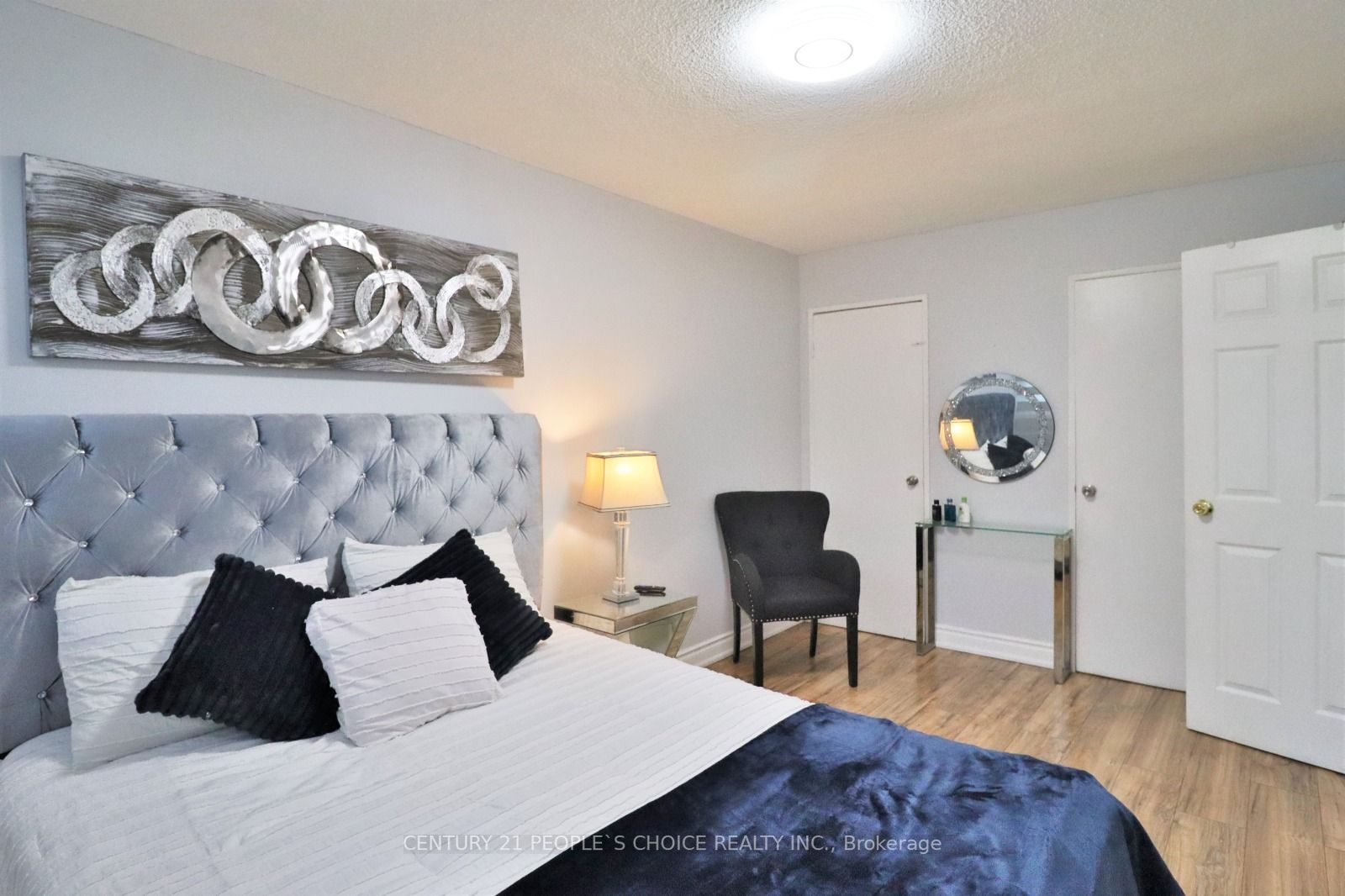 2121 Roche Crt, #302