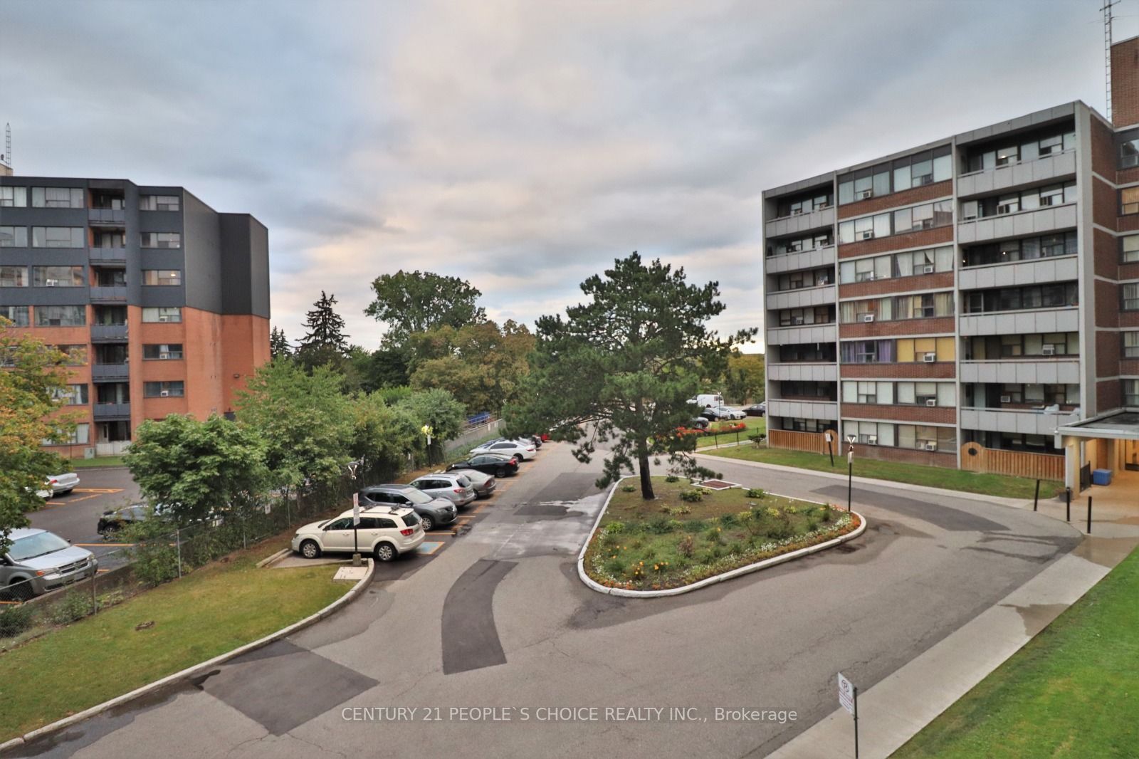 2121 Roche Crt, #302