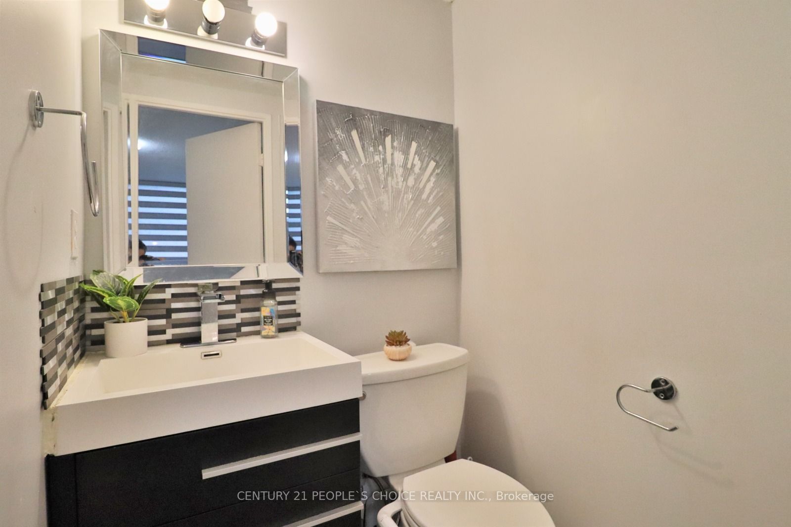 2121 Roche Crt, #302