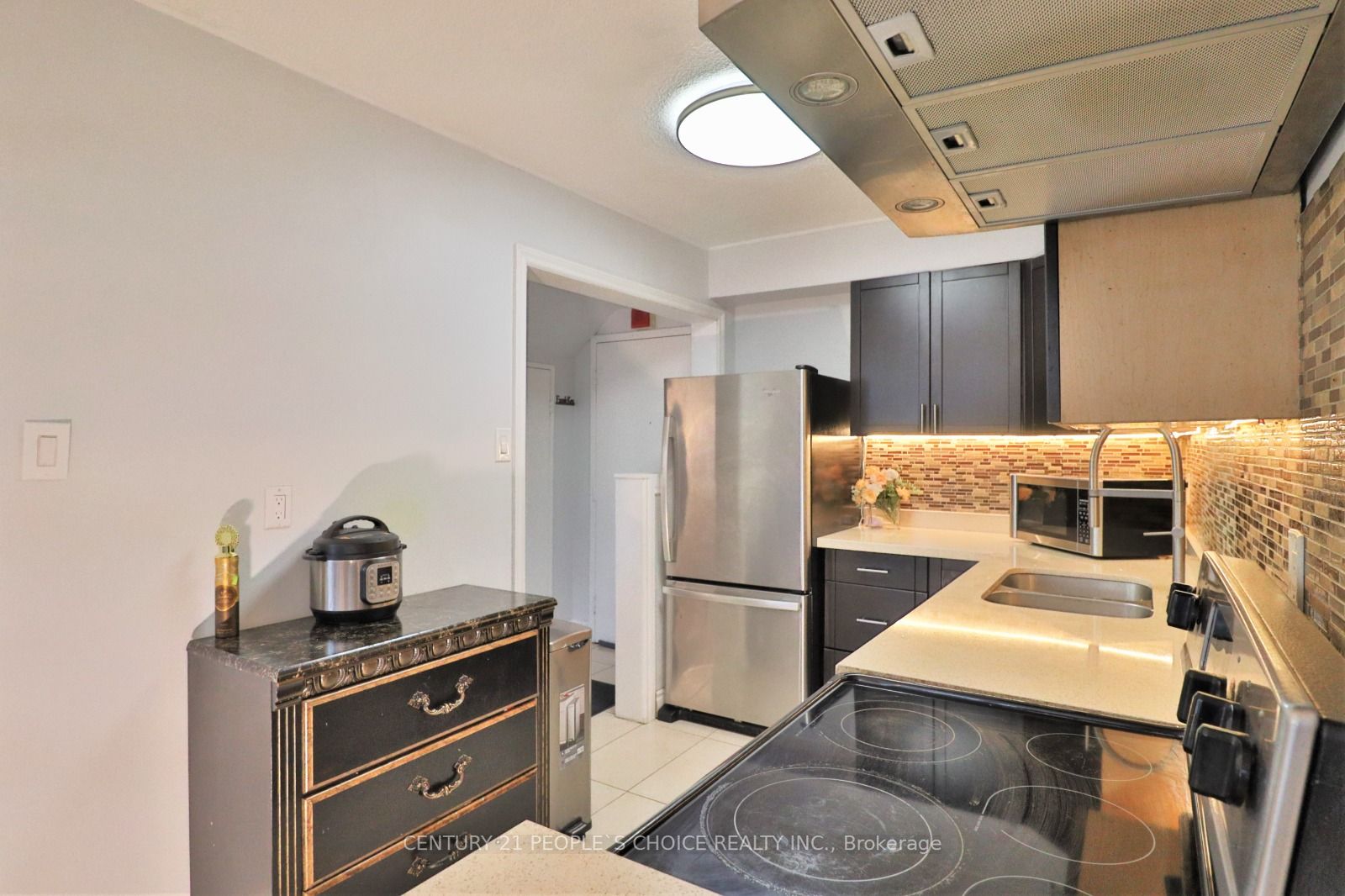 2121 Roche Crt, #302