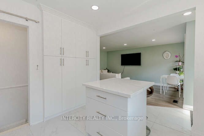 67 Raylawn Cres