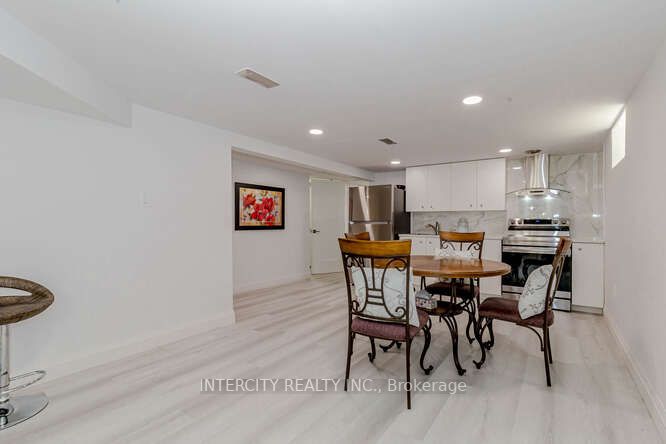 67 Raylawn Cres