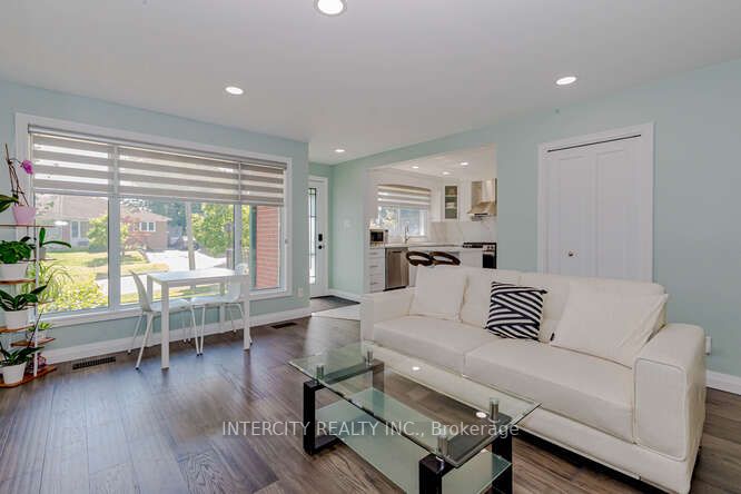 67 Raylawn Cres