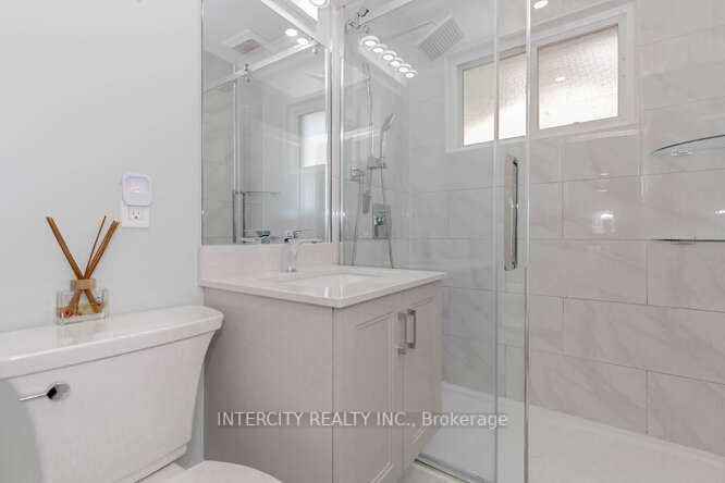 67 Raylawn Cres