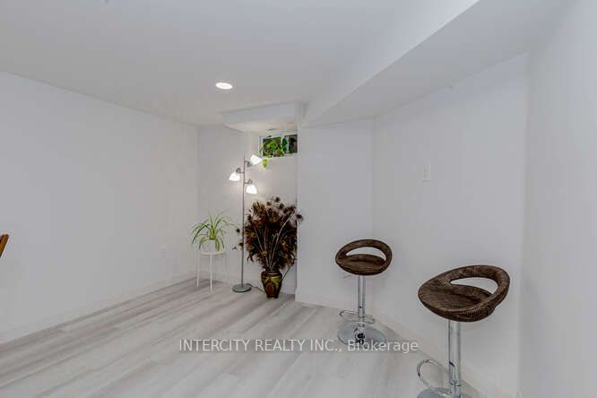 67 Raylawn Cres