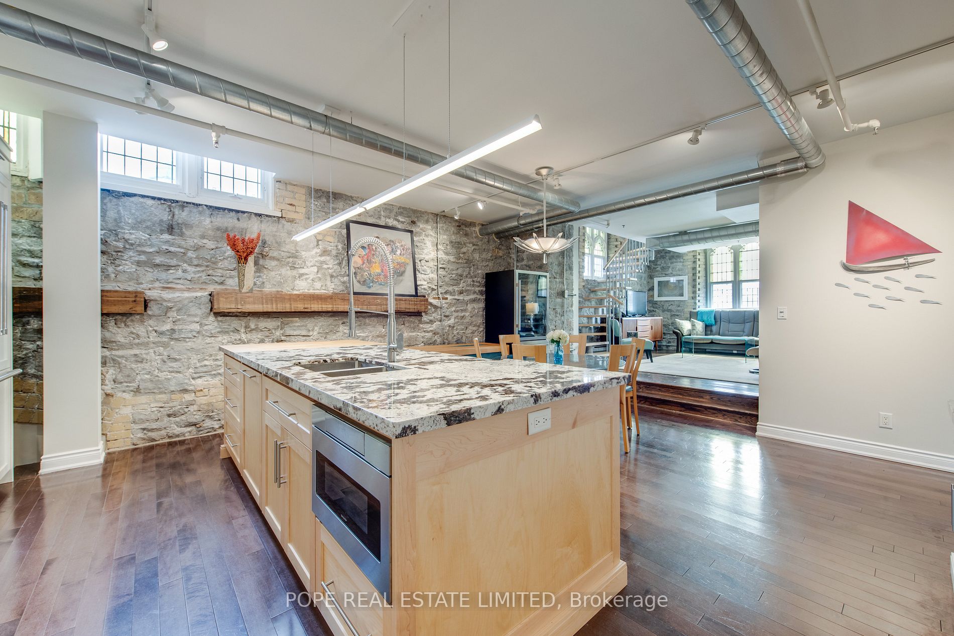 384 Sunnyside Ave, #202