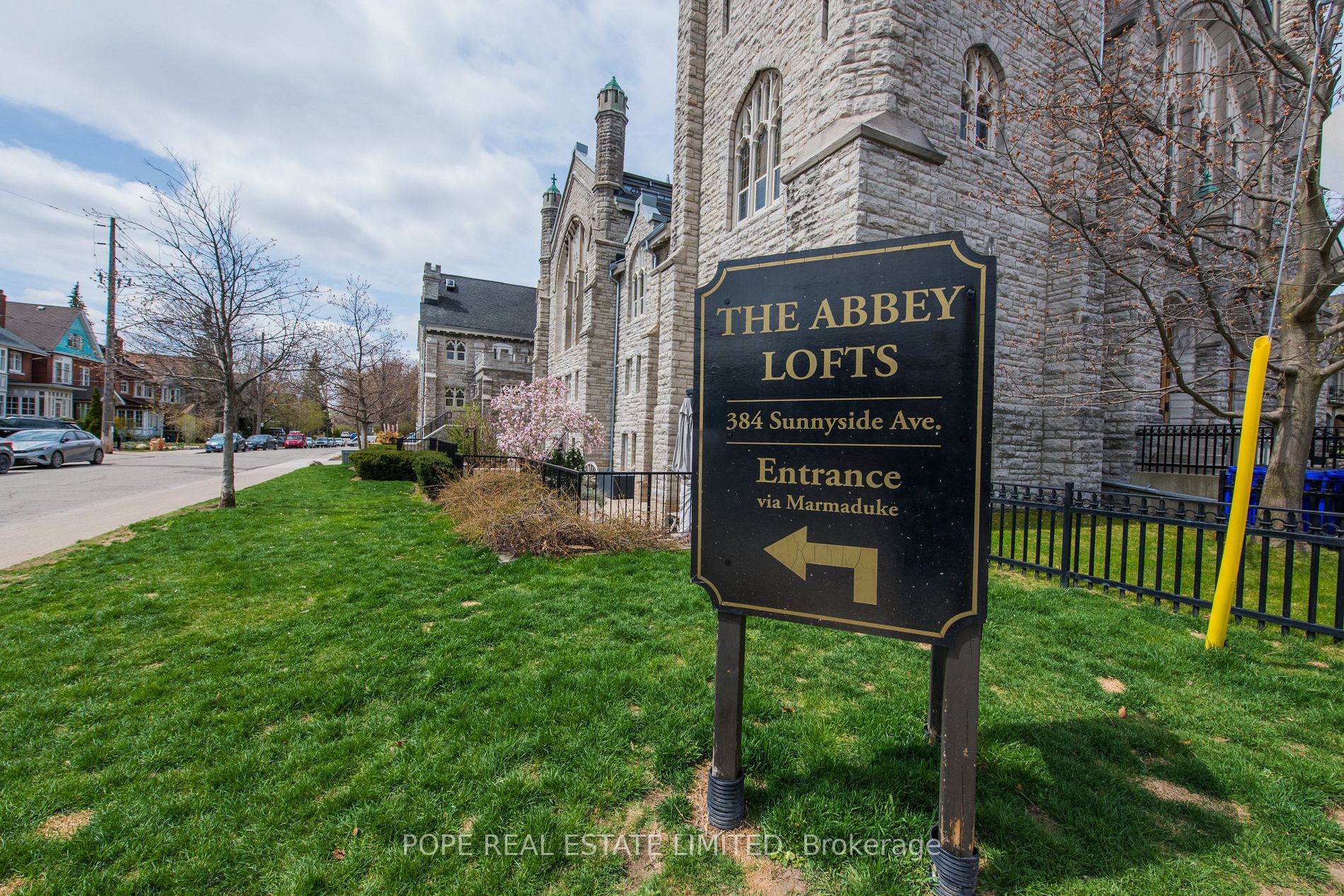 384 Sunnyside Ave, #202