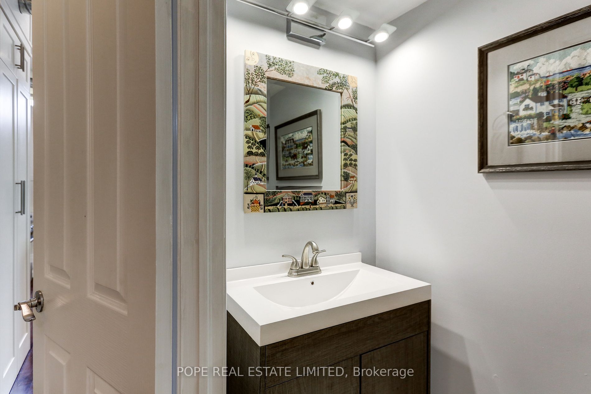 384 Sunnyside Ave, #202