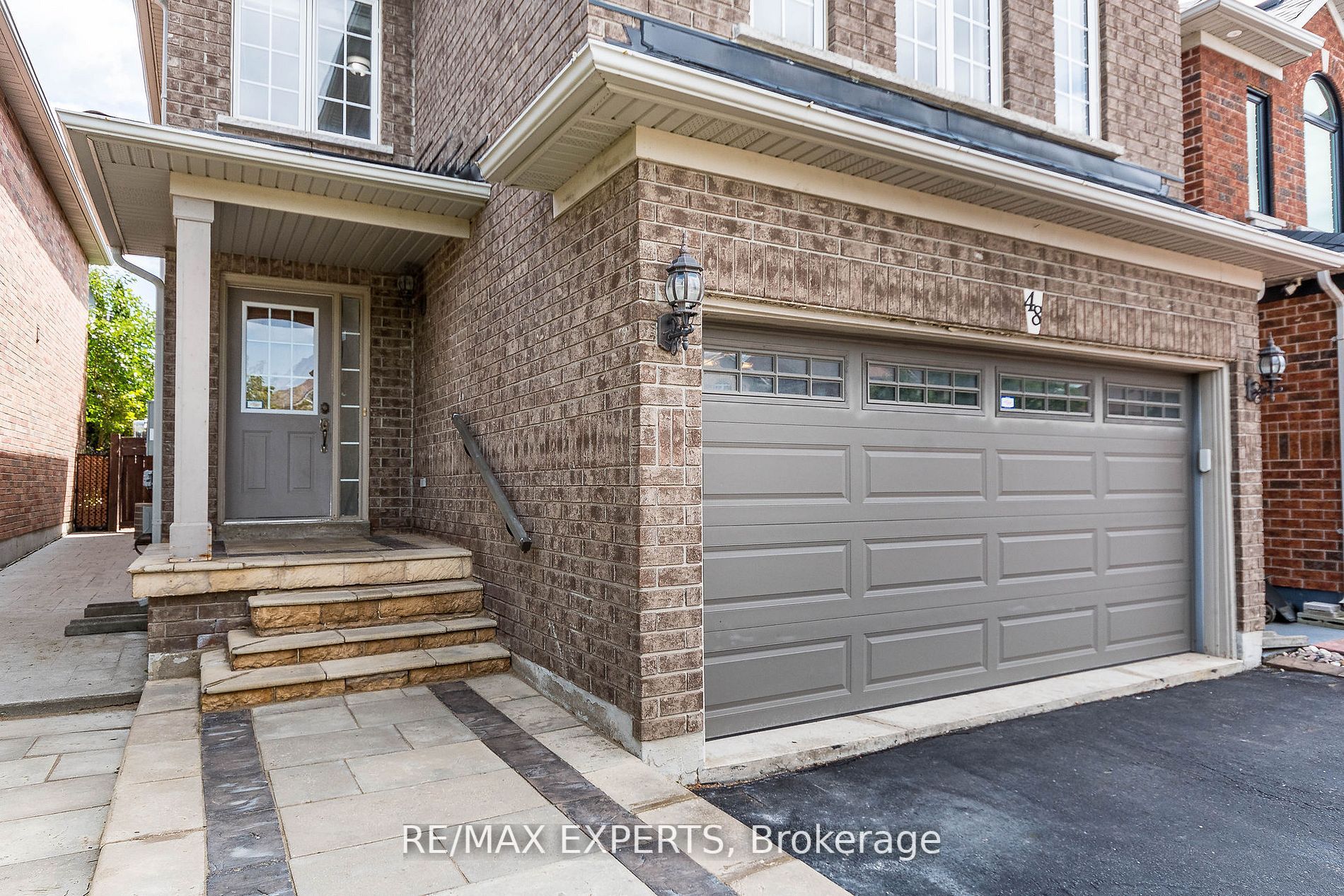48 Lismer Cres