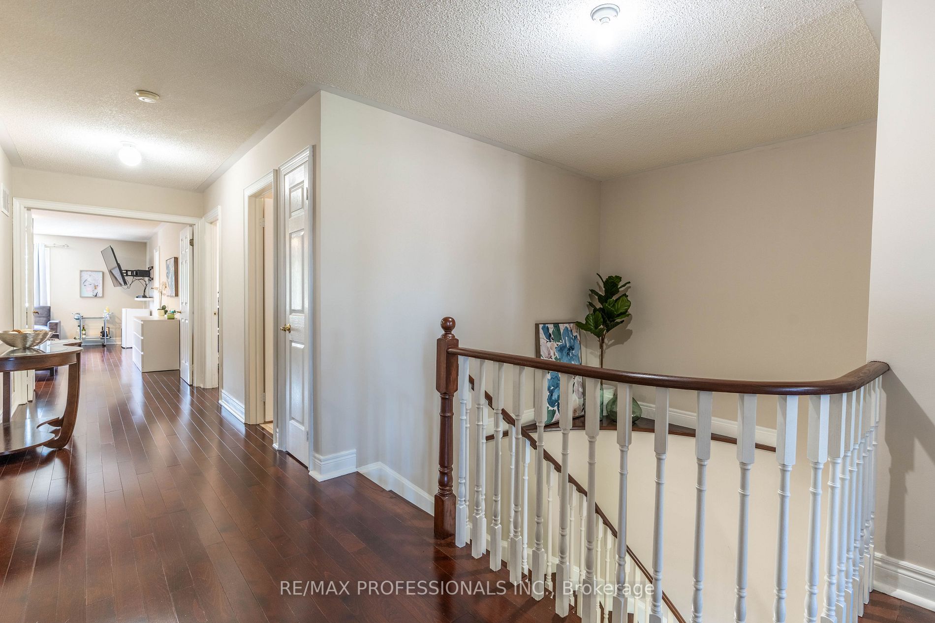 1065 Knotty Pine Grve