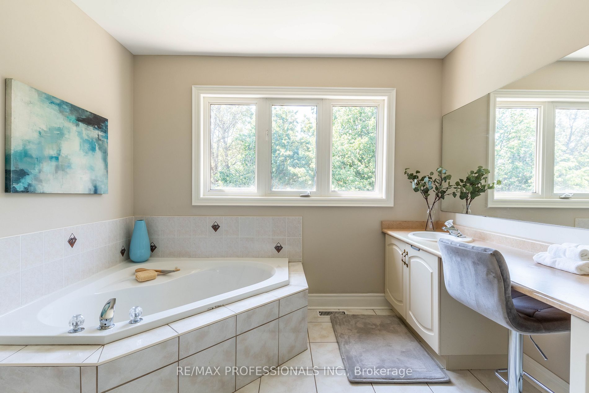 1065 Knotty Pine Grve