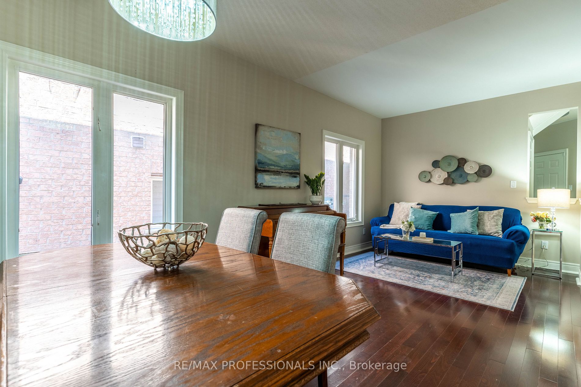 1065 Knotty Pine Grve