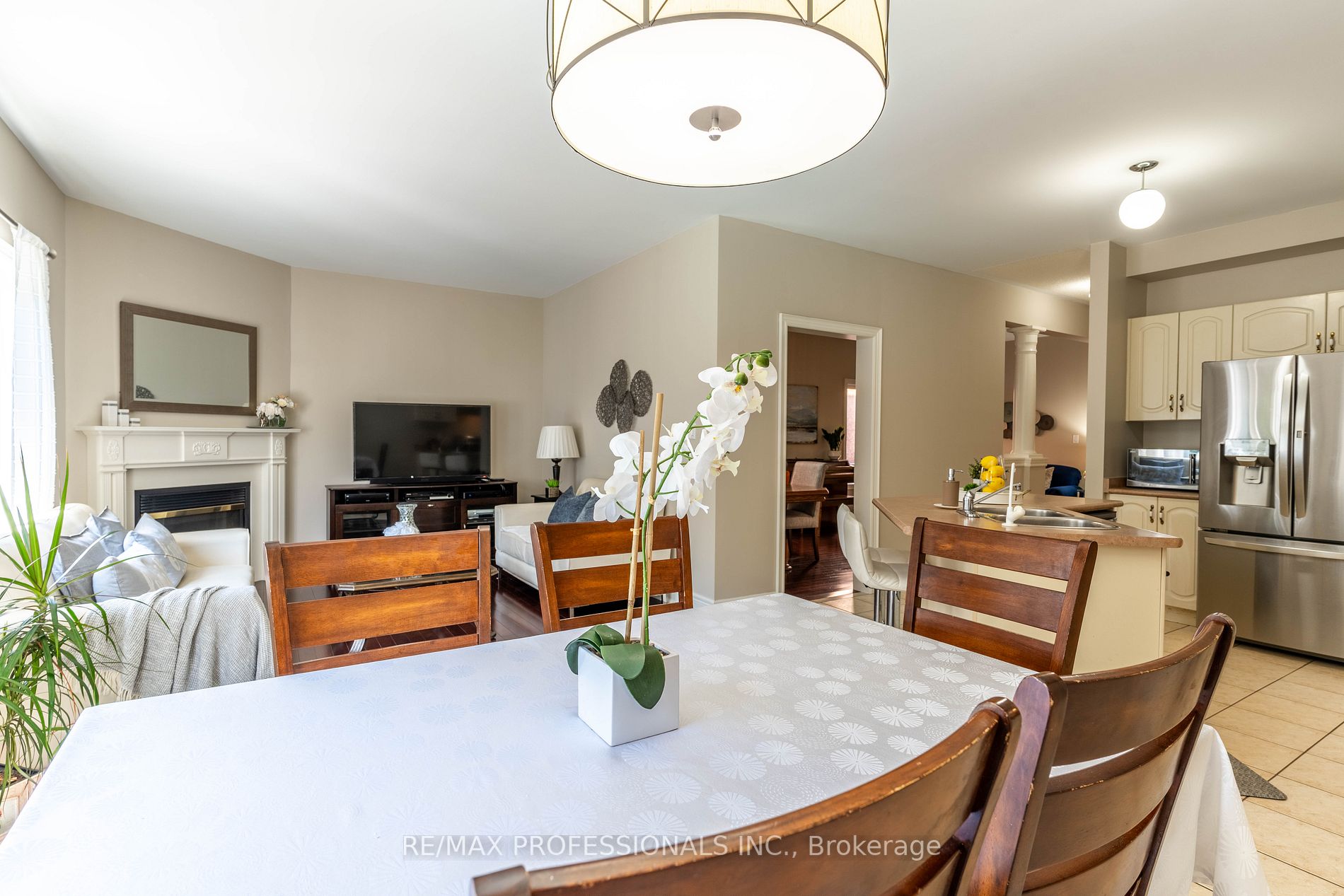 1065 Knotty Pine Grve