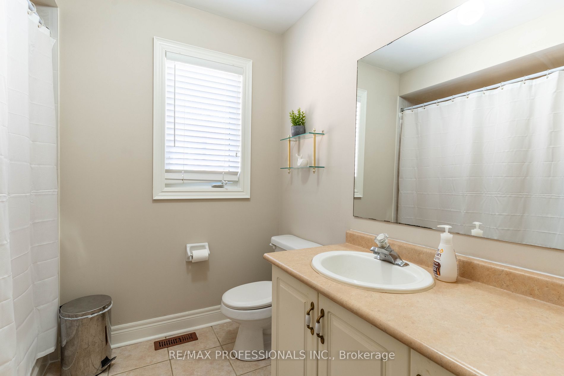 1065 Knotty Pine Grve