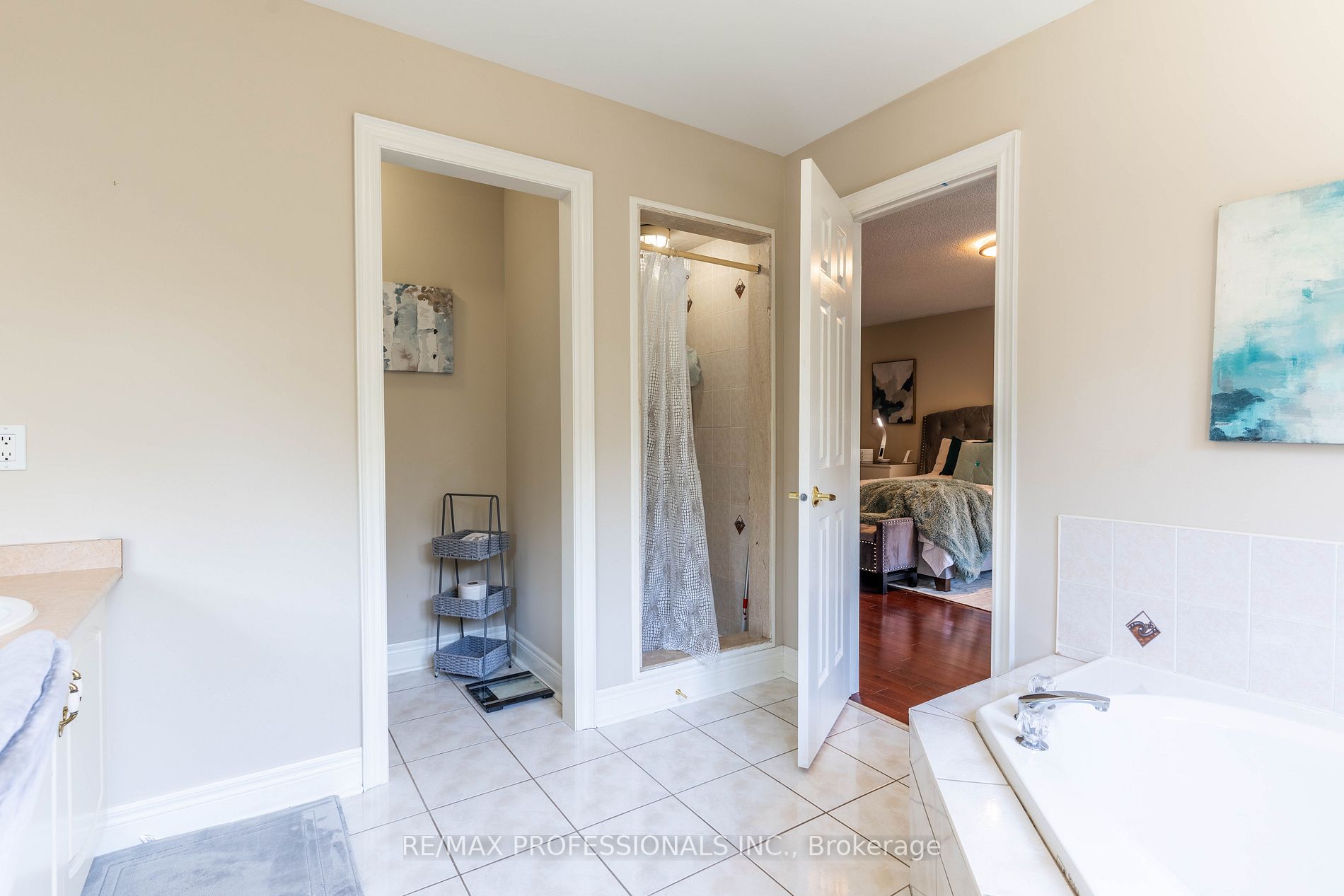 1065 Knotty Pine Grve