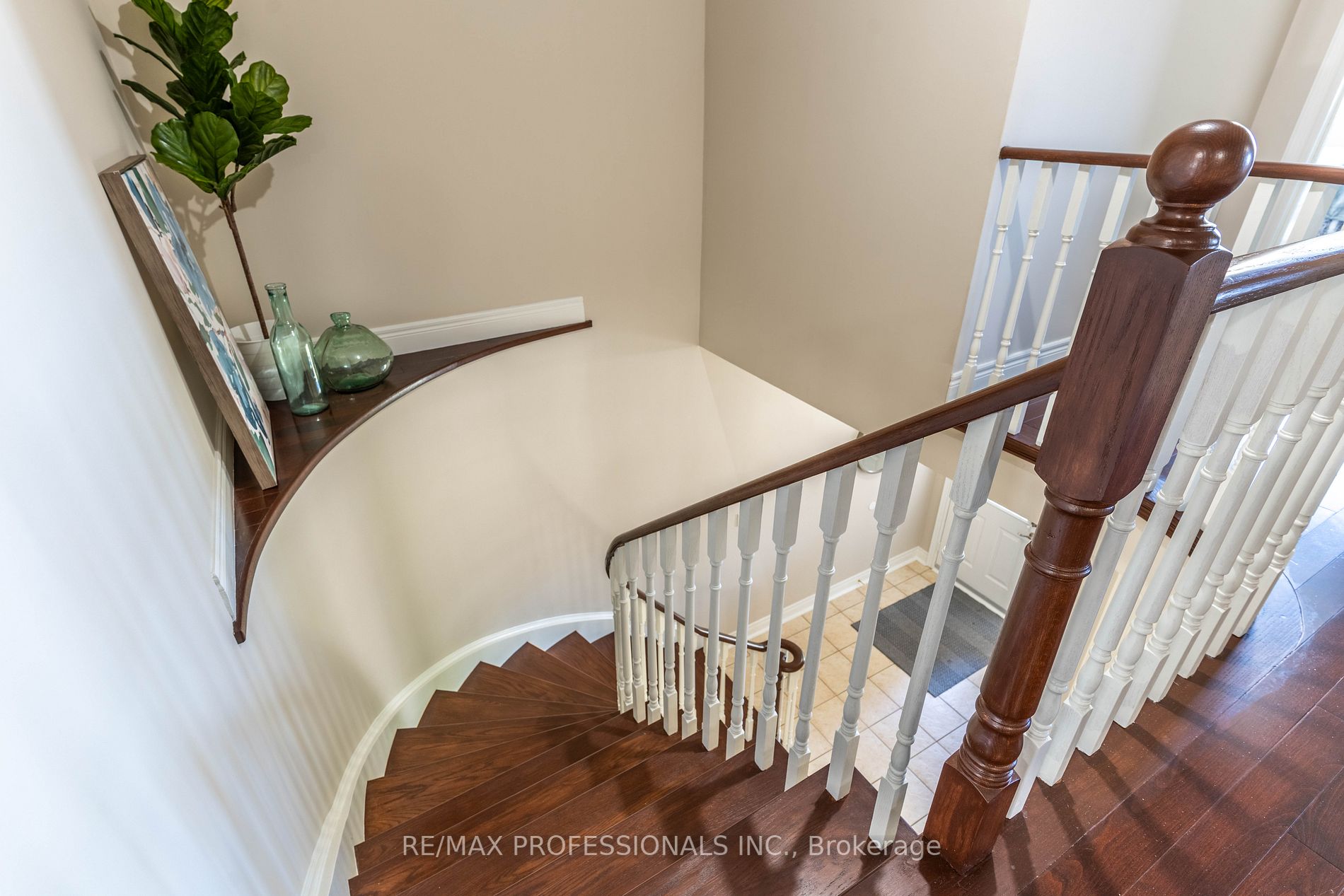1065 Knotty Pine Grve