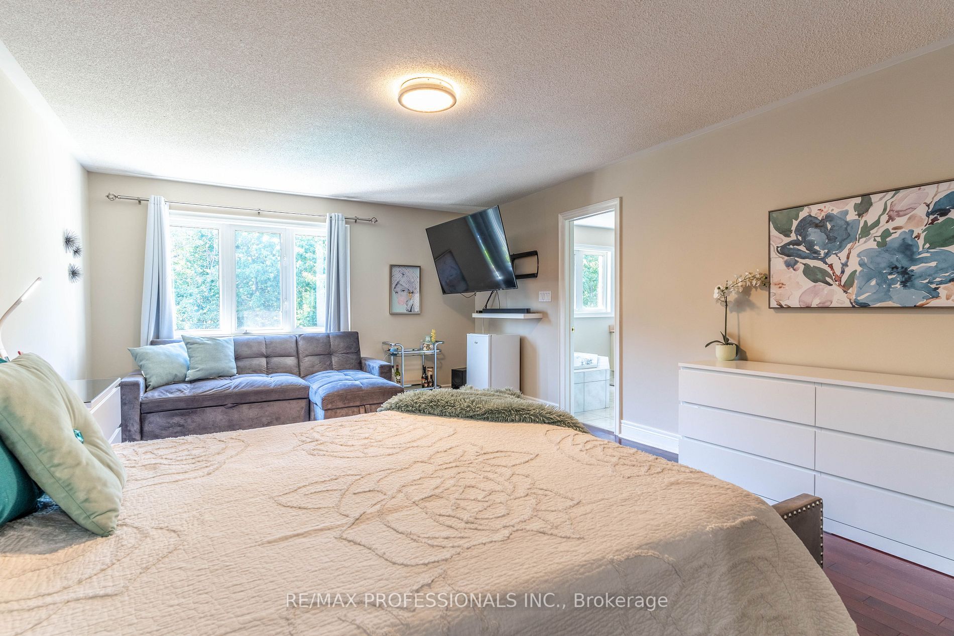 1065 Knotty Pine Grve