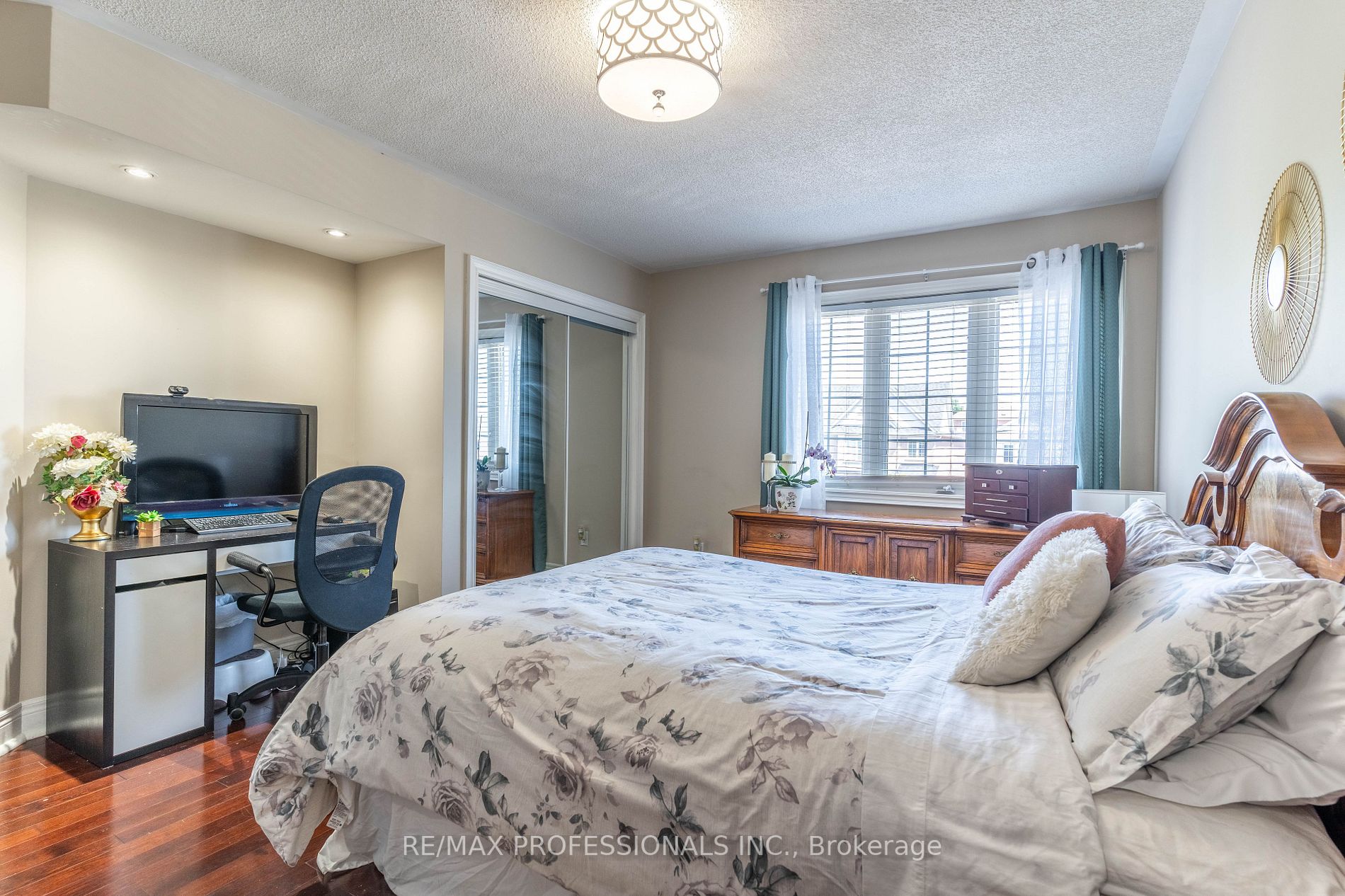 1065 Knotty Pine Grve
