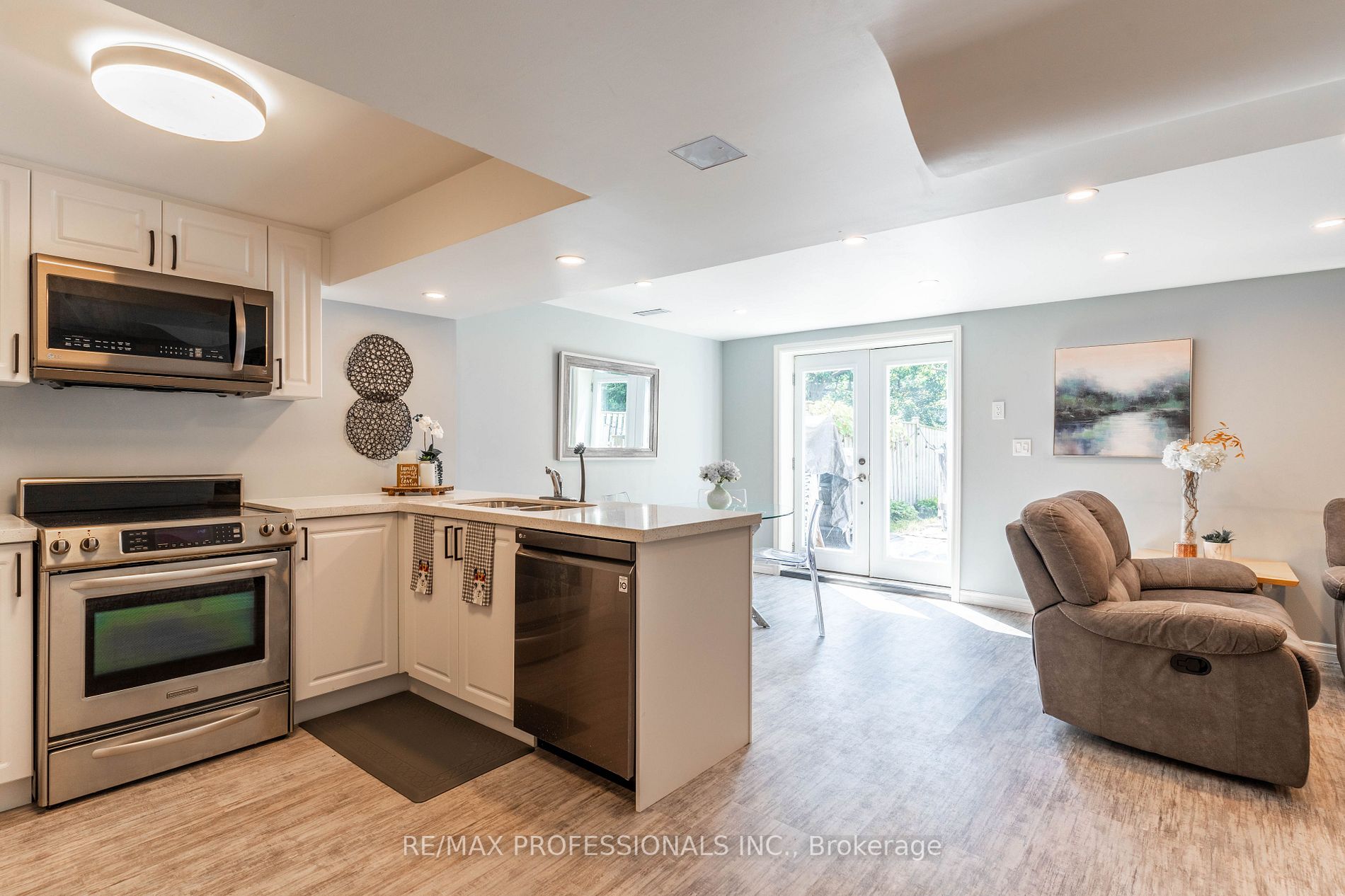 1065 Knotty Pine Grve