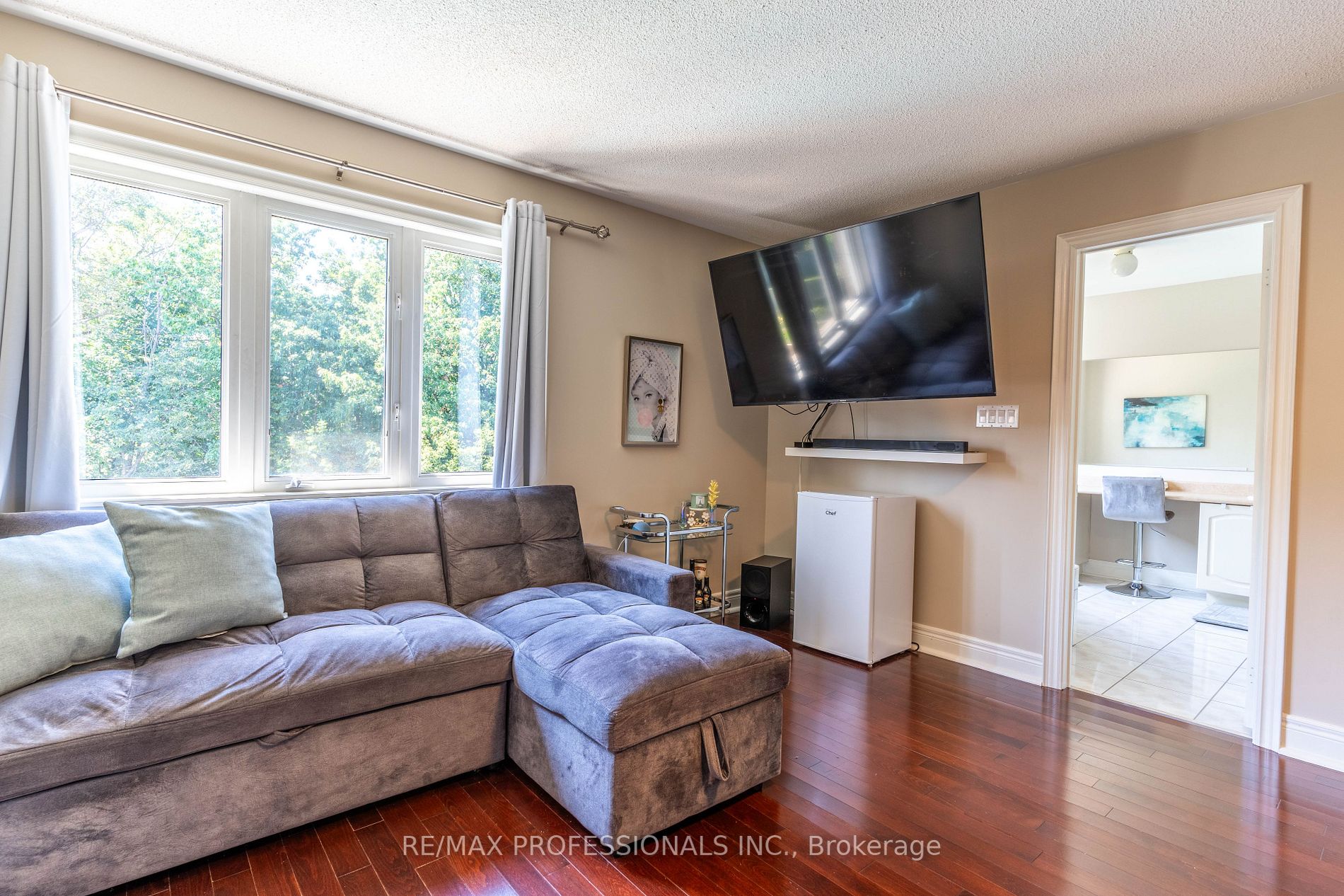 1065 Knotty Pine Grve
