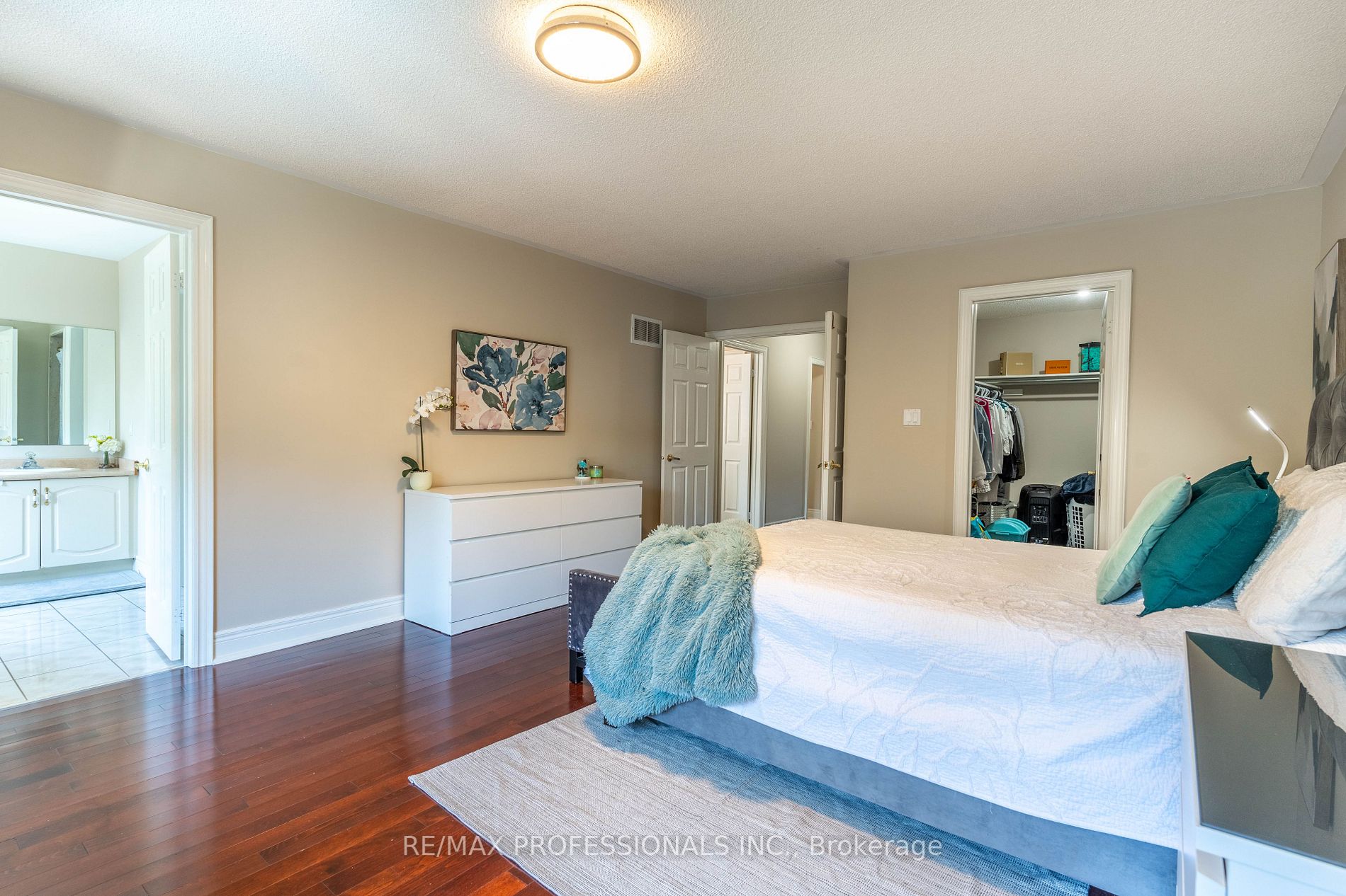 1065 Knotty Pine Grve