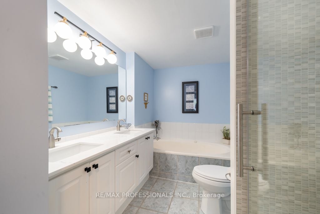 1064 Queen St W, #8A
