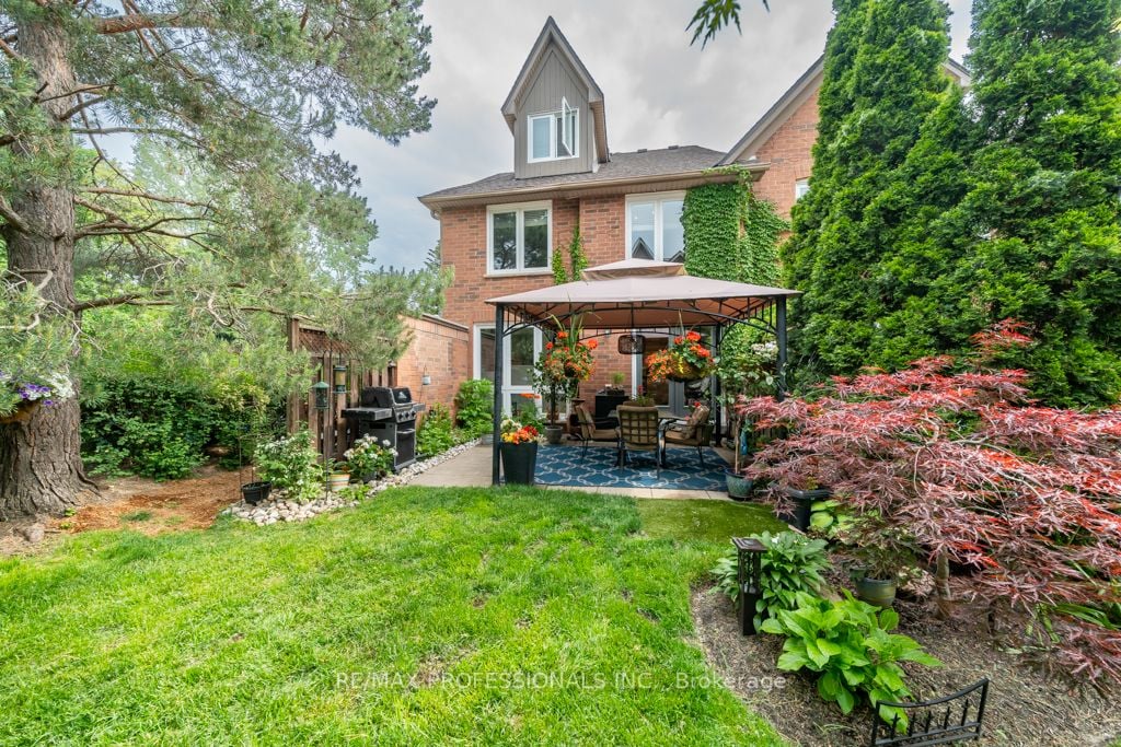 1064 Queen St W, #8A