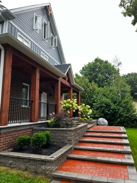 8 Confederation St