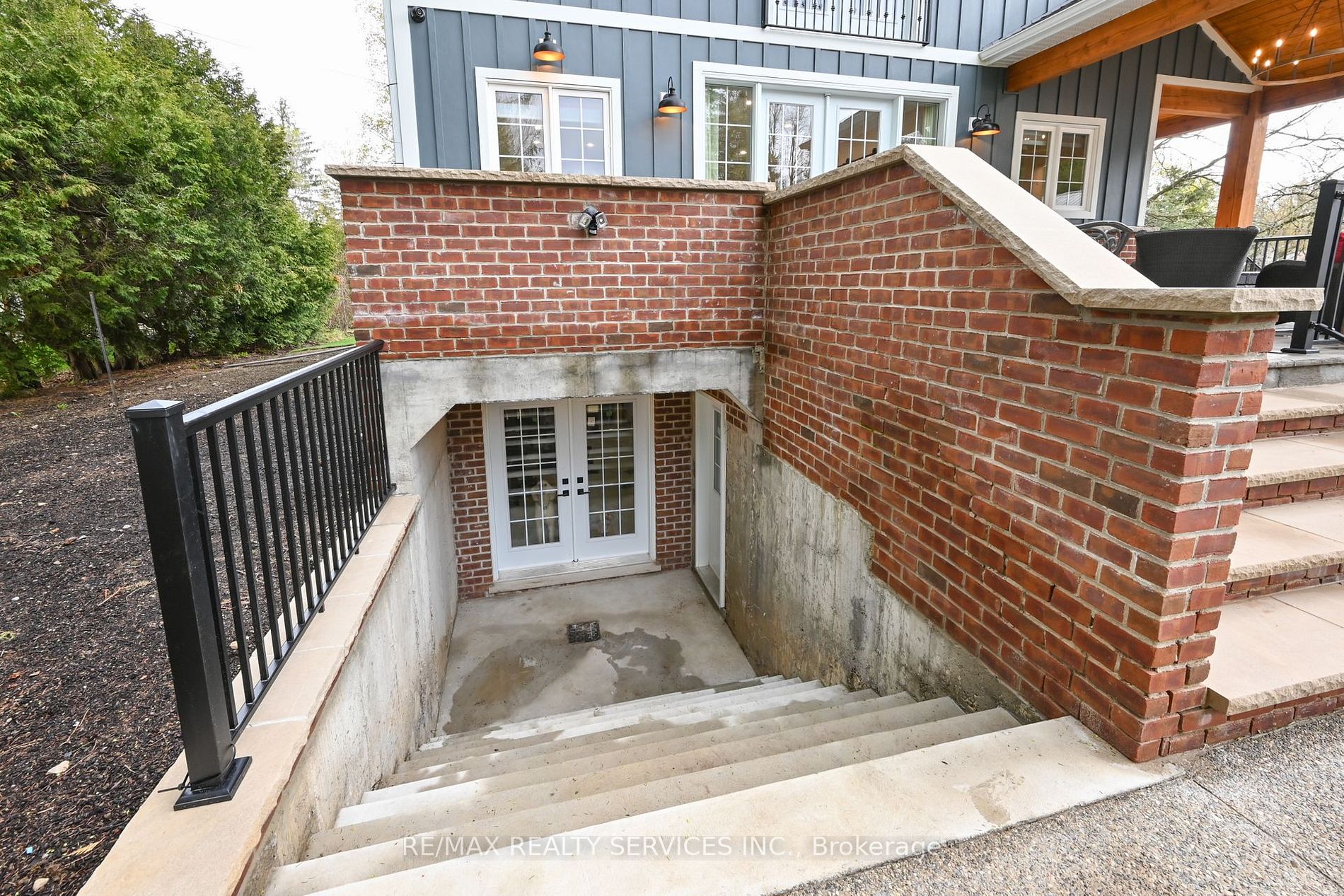 8 Confederation St