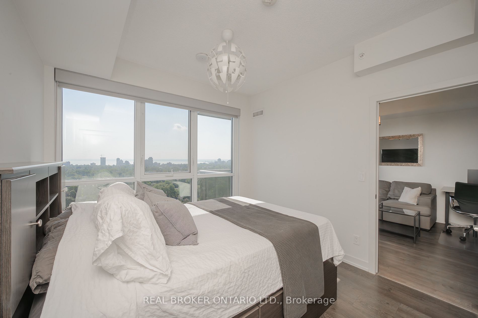 2093 Fairview St, #1605