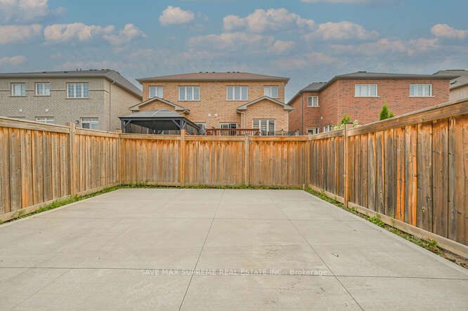6 Brentwick Dr
