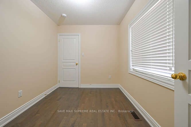 6 Brentwick Dr