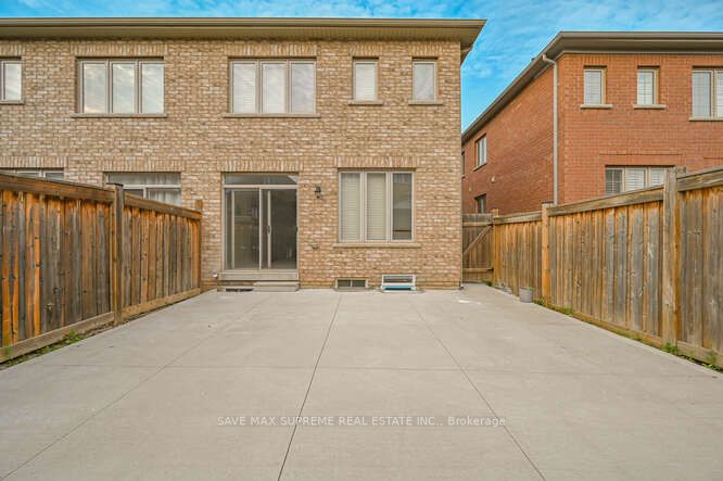 6 Brentwick Dr