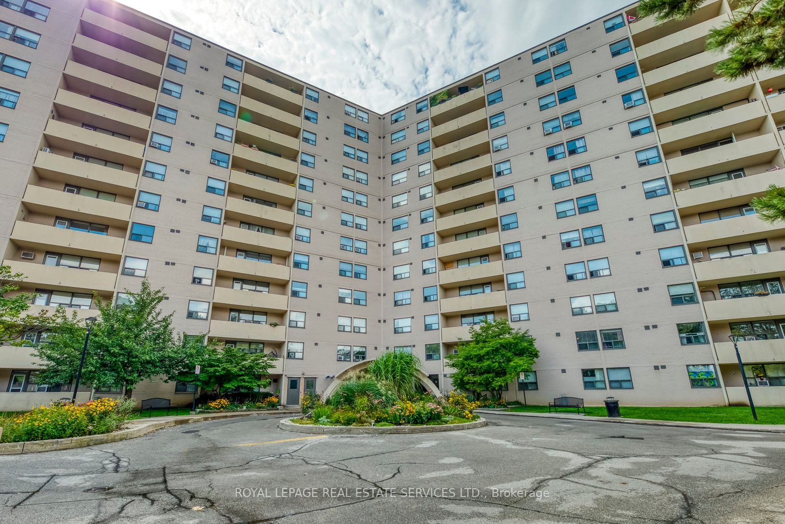 700 Dynes Rd, #703